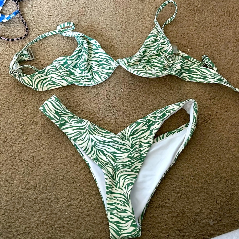 Full tilt bikini, size xs top, small cheeky bottom